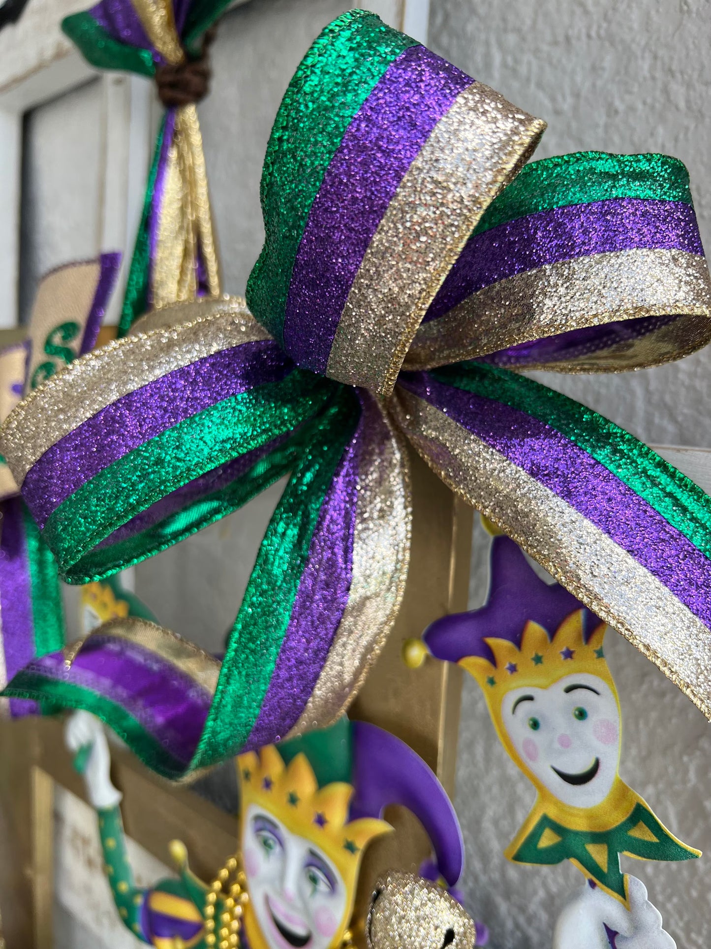 Mardi Gras Bead Jester Wreath Decoration for Front Door Mardi Gras Frame Wreath with Beads for Front Door