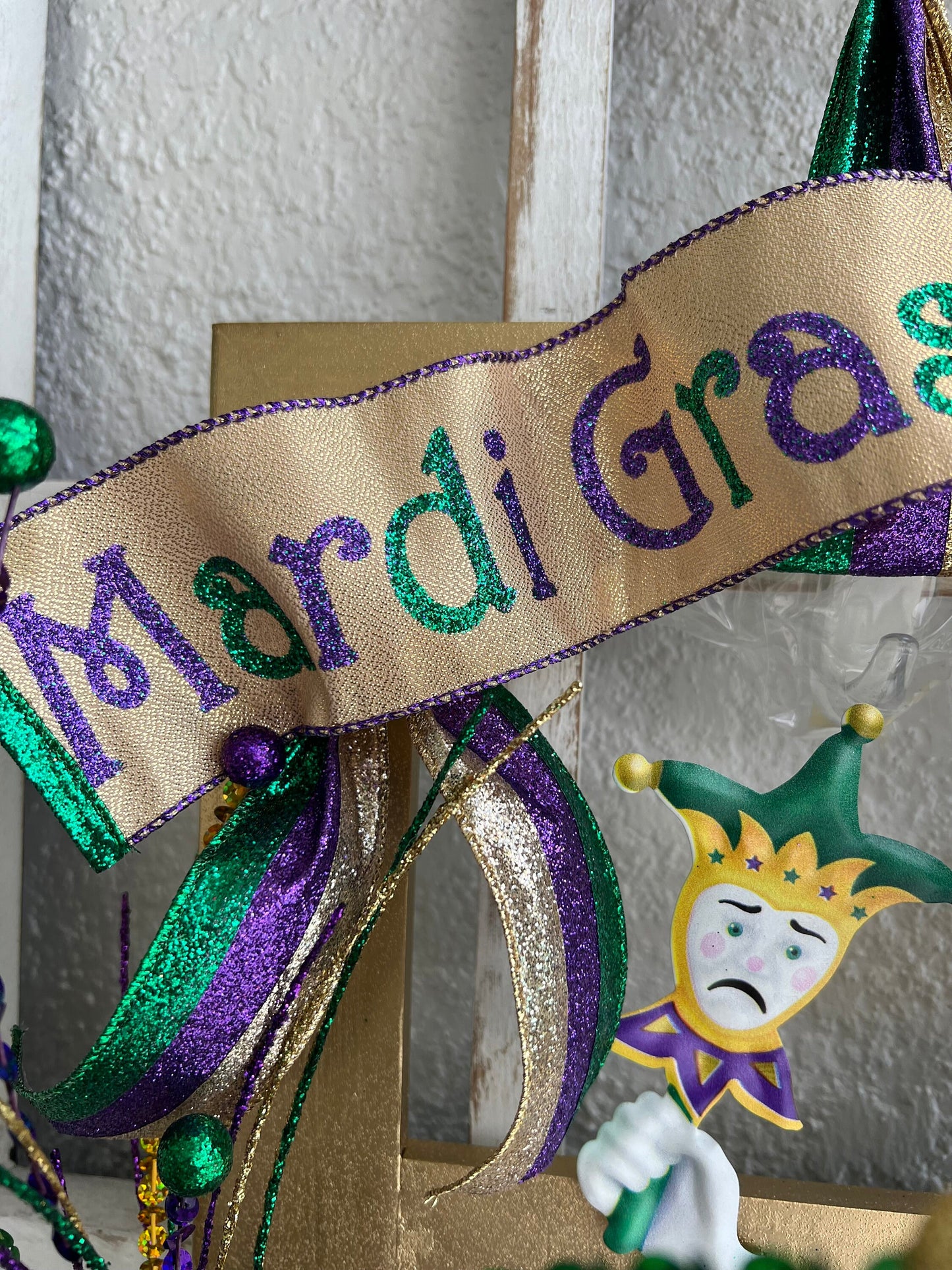 Mardi Gras Bead Jester Wreath Decoration for Front Door Mardi Gras Frame Wreath with Beads for Front Door