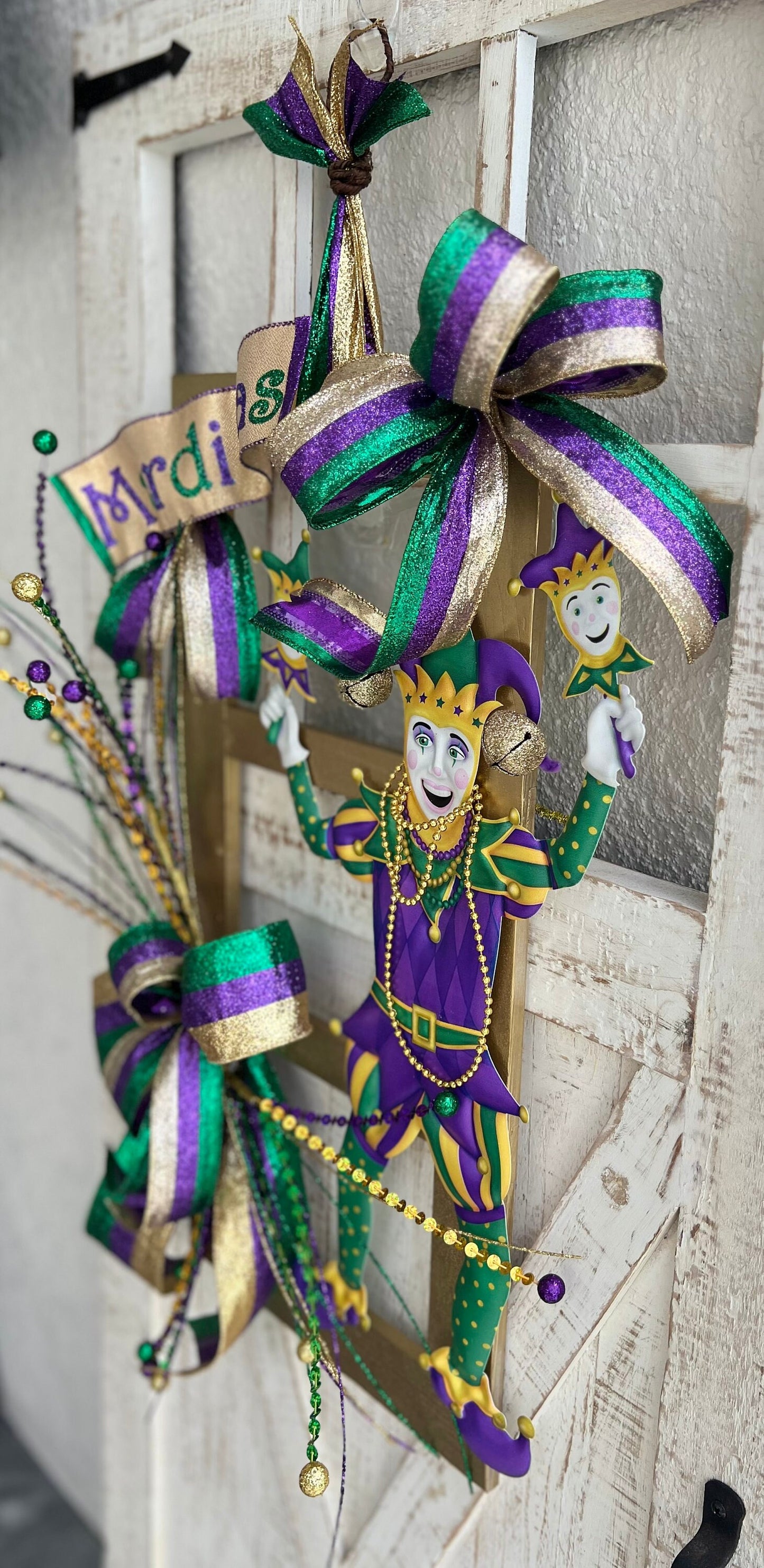 Mardi Gras Bead Jester Wreath Decoration for Front Door Mardi Gras Frame Wreath with Beads for Front Door